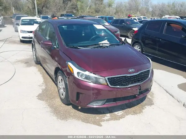 3KPFK4A73HE116240 2017 KIA FORTE - Image 1