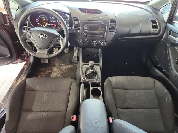 3KPFK4A73HE118070 2017 KIA FORTE - Image 8