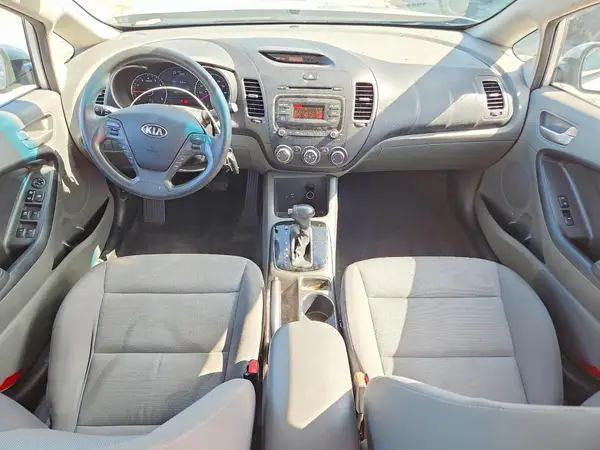 3KPFK4A73HE118862 2017 KIA FORTE - Image 8