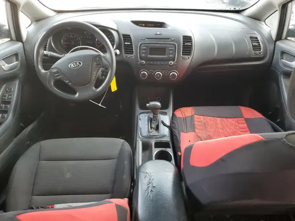 3KPFK4A73HE119476 2017 KIA FORTE - Image 8