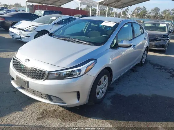 3KPFK4A73HE120997 2017 KIA FORTE - Image 2