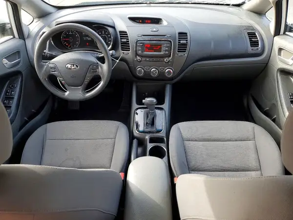 3KPFK4A73HE121311 2017 KIA FORTE - Image 8