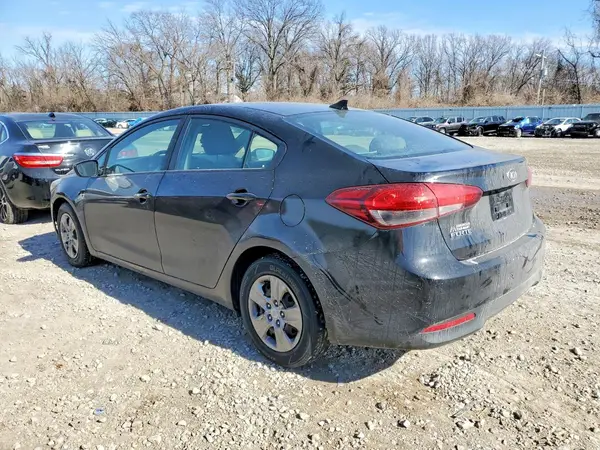 3KPFK4A73HE122099 2017 KIA FORTE - Image 2