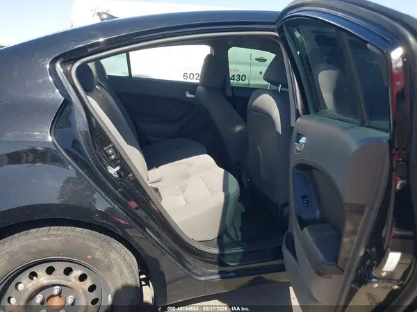 3KPFK4A73HE125391 2017 KIA FORTE - Image 8