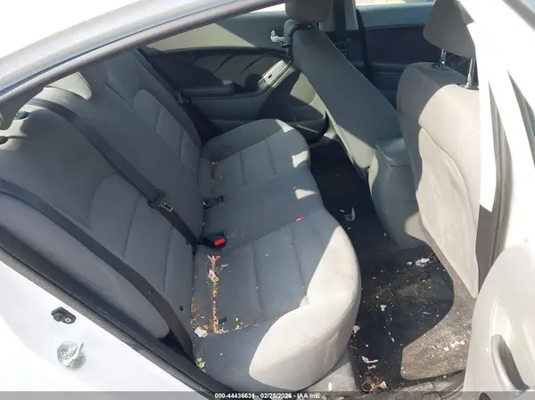 3KPFK4A73HE125875 2017 KIA FORTE - Image 8