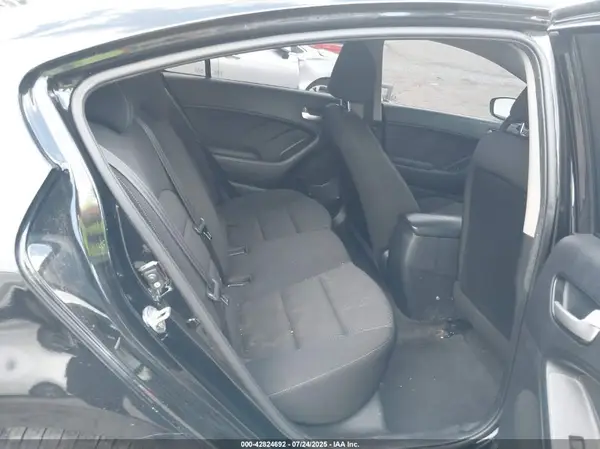3KPFK4A73HE126380 2017 KIA FORTE - Image 8