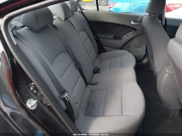 3KPFK4A73HE127268 2017 KIA FORTE - Image 8