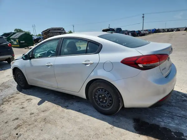 3KPFK4A73HE130249 2017 KIA FORTE - Image 2