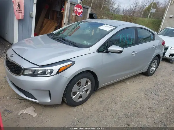 3KPFK4A73HE130445 2017 KIA FORTE - Image 2