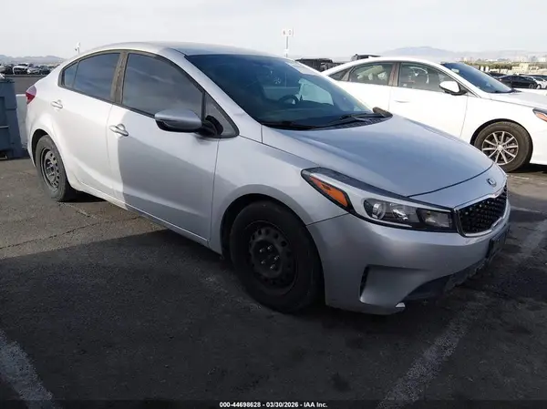 3KPFK4A73HE131403 2017 KIA FORTE - Image 1