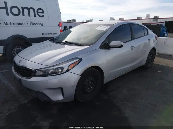 3KPFK4A73HE131403 2017 KIA FORTE - Image 2