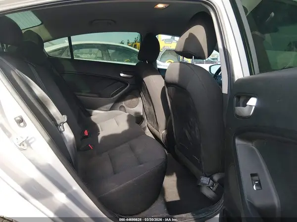 3KPFK4A73HE131403 2017 KIA FORTE - Image 8