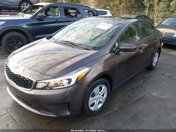 3KPFK4A73HE135435 2017 KIA FORTE - Image 2