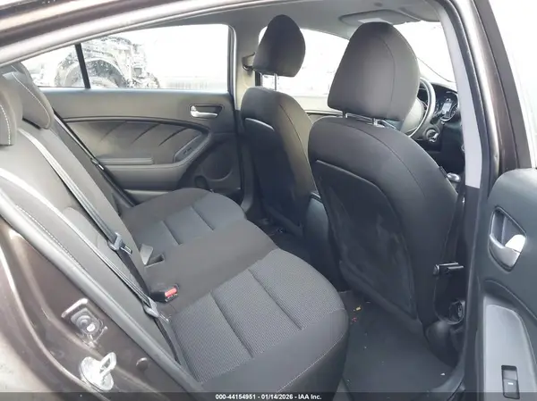 3KPFK4A73HE135435 2017 KIA FORTE - Image 8