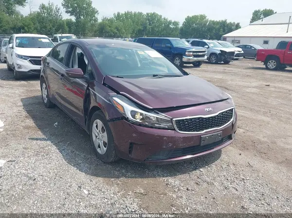 3KPFK4A73HE135922 2017 KIA FORTE - Image 1