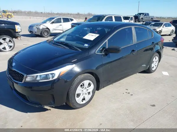 3KPFK4A73HE136410 2017 KIA FORTE - Image 2