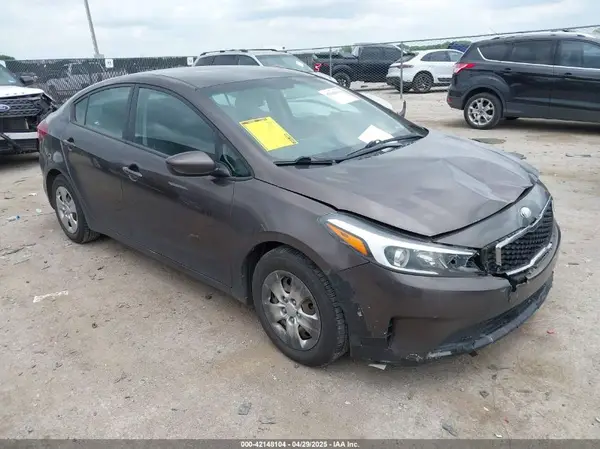 3KPFK4A73HE137878 2017 KIA FORTE - Image 1