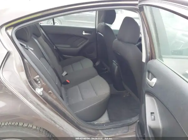 3KPFK4A73HE137878 2017 KIA FORTE - Image 8
