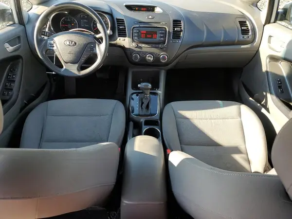 3KPFK4A73HE137931 2017 KIA FORTE - Image 8