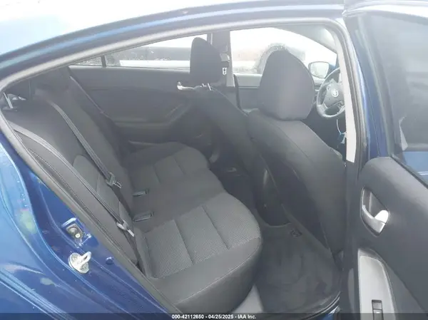 3KPFK4A73HE139100 2017 KIA FORTE - Image 8