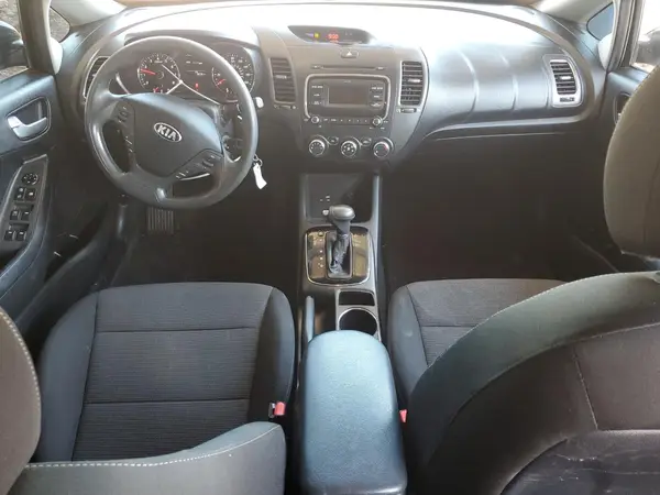 3KPFK4A73HE139145 2017 KIA FORTE - Image 8