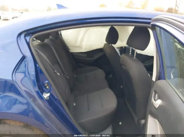 3KPFK4A73HE140747 2017 KIA FORTE - Image 8
