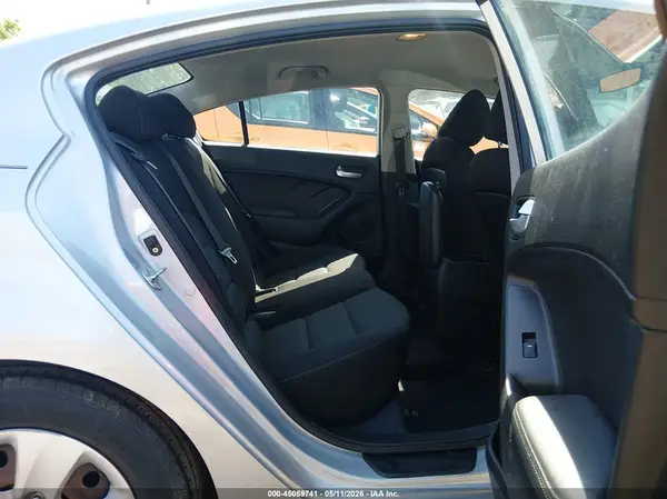 3KPFK4A73HE142563 2017 KIA FORTE - Image 8