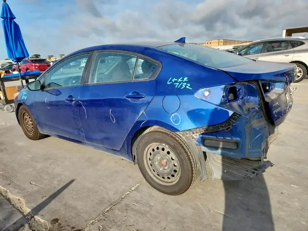 3KPFK4A73HE142918 2017 KIA FORTE - Image 2