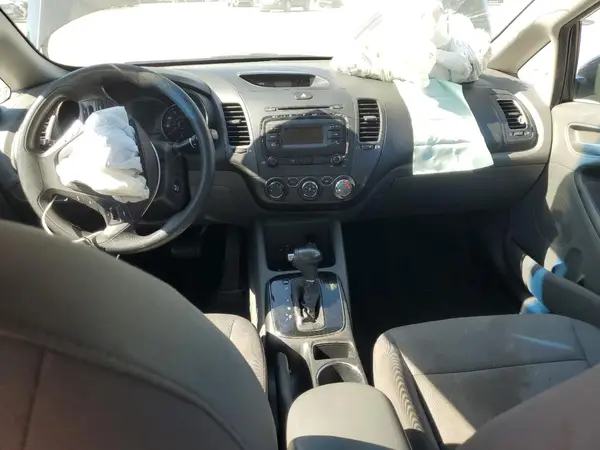 3KPFK4A73HE143003 2017 KIA FORTE - Image 8