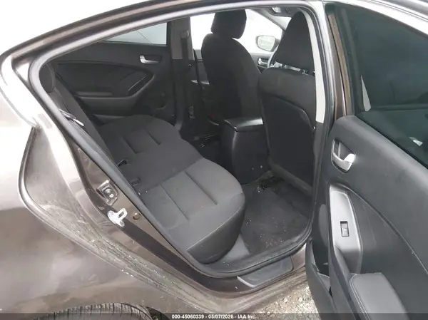 3KPFK4A73HE144099 2017 KIA FORTE - Image 8