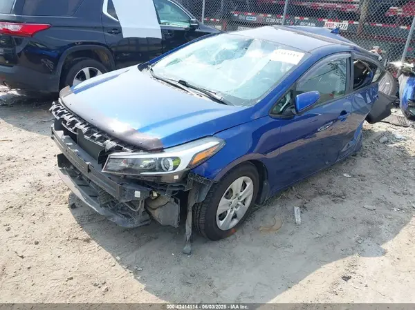 3KPFK4A73HE151375 2017 KIA FORTE - Image 2
