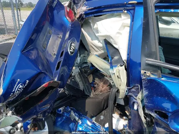 3KPFK4A73HE151375 2017 KIA FORTE - Image 8