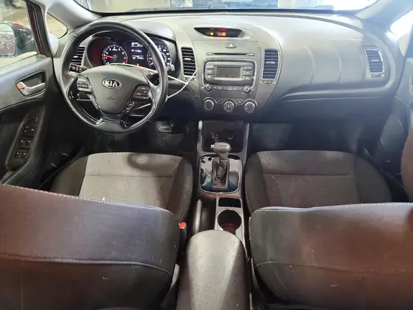 3KPFK4A73HE154082 2017 KIA FORTE - Image 8