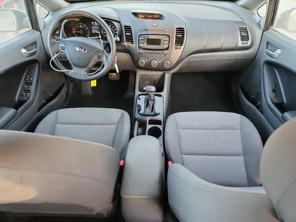 3KPFK4A73HE156138 2017 KIA FORTE - Image 8