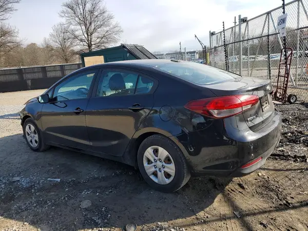 3KPFK4A73HE156351 2017 KIA FORTE - Image 2