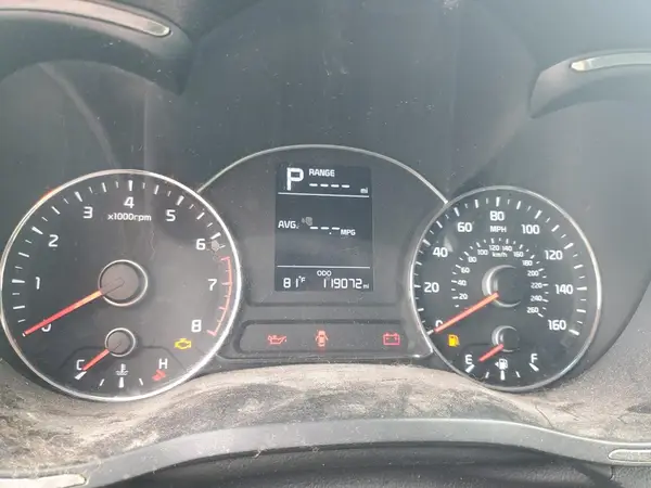 3KPFK4A73HE156995 2017 KIA FORTE - Image 8
