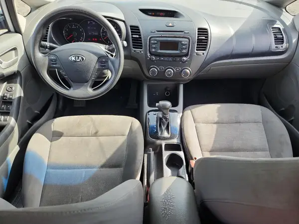 3KPFK4A73HE158990 2017 KIA FORTE - Image 8