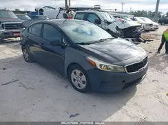 3KPFK4A73HE160576 2017 KIA FORTE