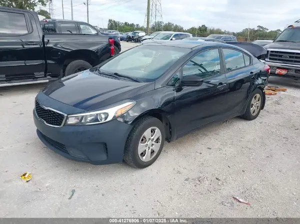 3KPFK4A73HE160576 2017 KIA FORTE - Image 2
