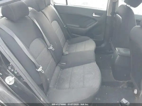 3KPFK4A73HE160576 2017 KIA FORTE - Image 8