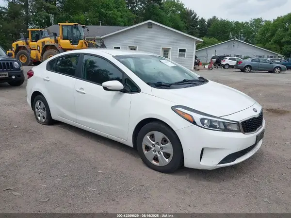 3KPFK4A73HE160772 2017 KIA FORTE - Image 1