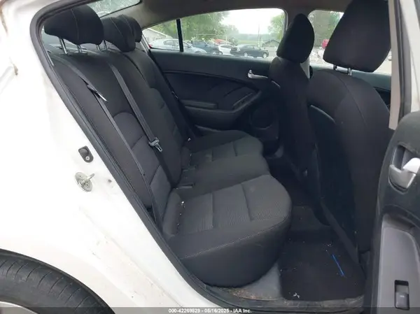 3KPFK4A73HE160772 2017 KIA FORTE - Image 8