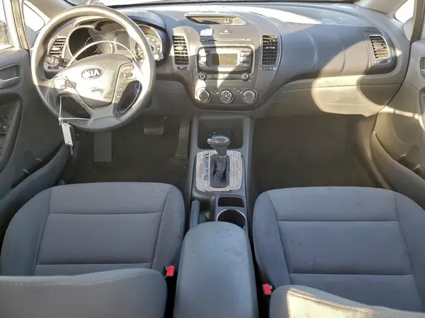 3KPFK4A73HE161744 2017 KIA FORTE - Image 8