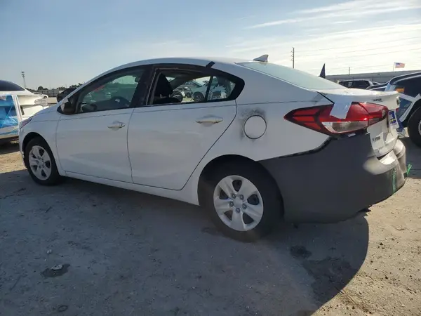 3KPFK4A73JE165203 2018 KIA FORTE - Image 2