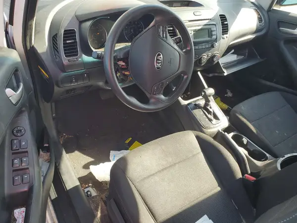 3KPFK4A73JE165203 2018 KIA FORTE - Image 8