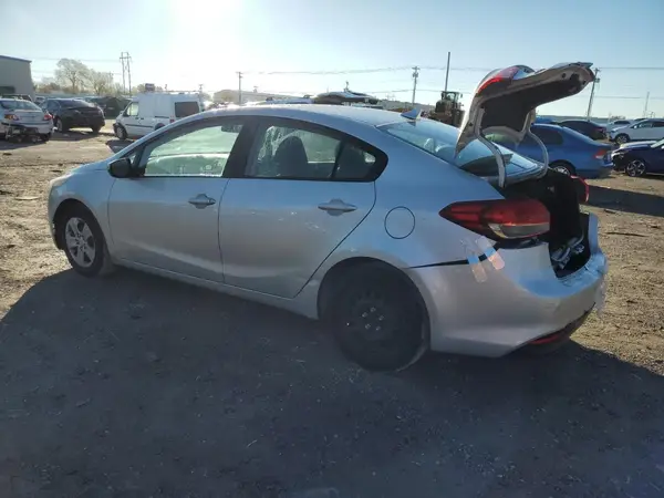3KPFK4A73JE165539 2018 KIA FORTE - Image 2