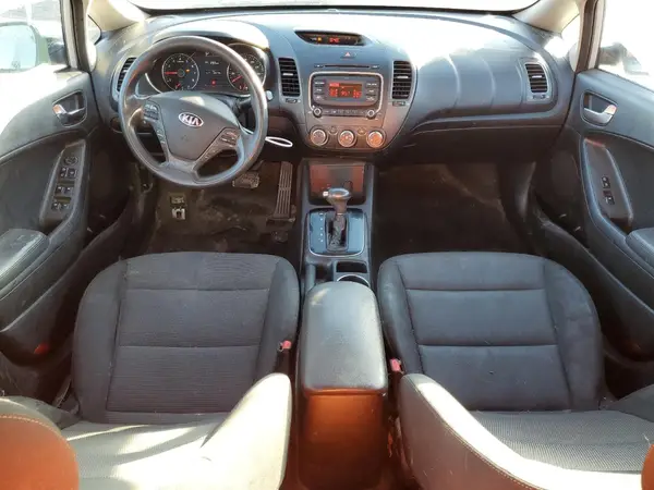 3KPFK4A73JE165539 2018 KIA FORTE - Image 8