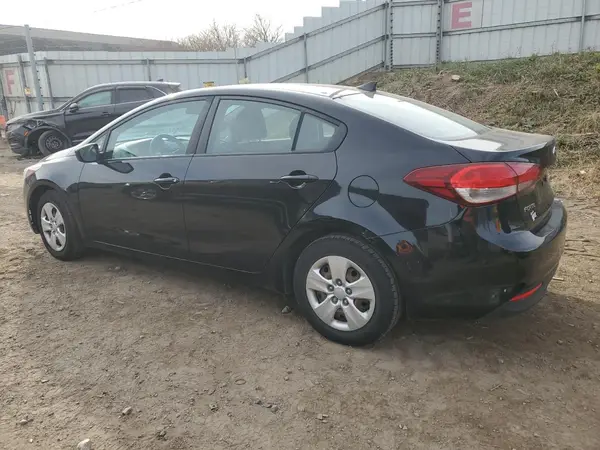 3KPFK4A73JE165993 2018 KIA FORTE - Image 2