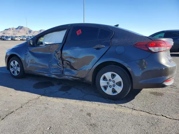 3KPFK4A73JE166982 2018 KIA FORTE - Image 2
