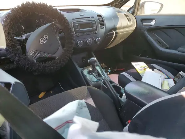 3KPFK4A73JE166982 2018 KIA FORTE - Image 8